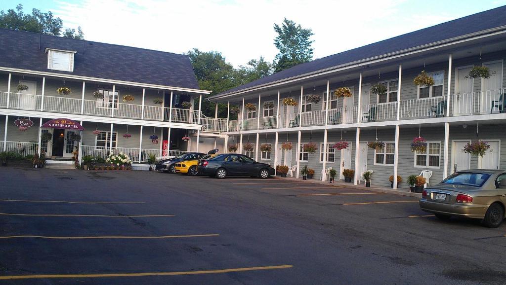 Midtown Motel & Suites Монктон Экстерьер фото
